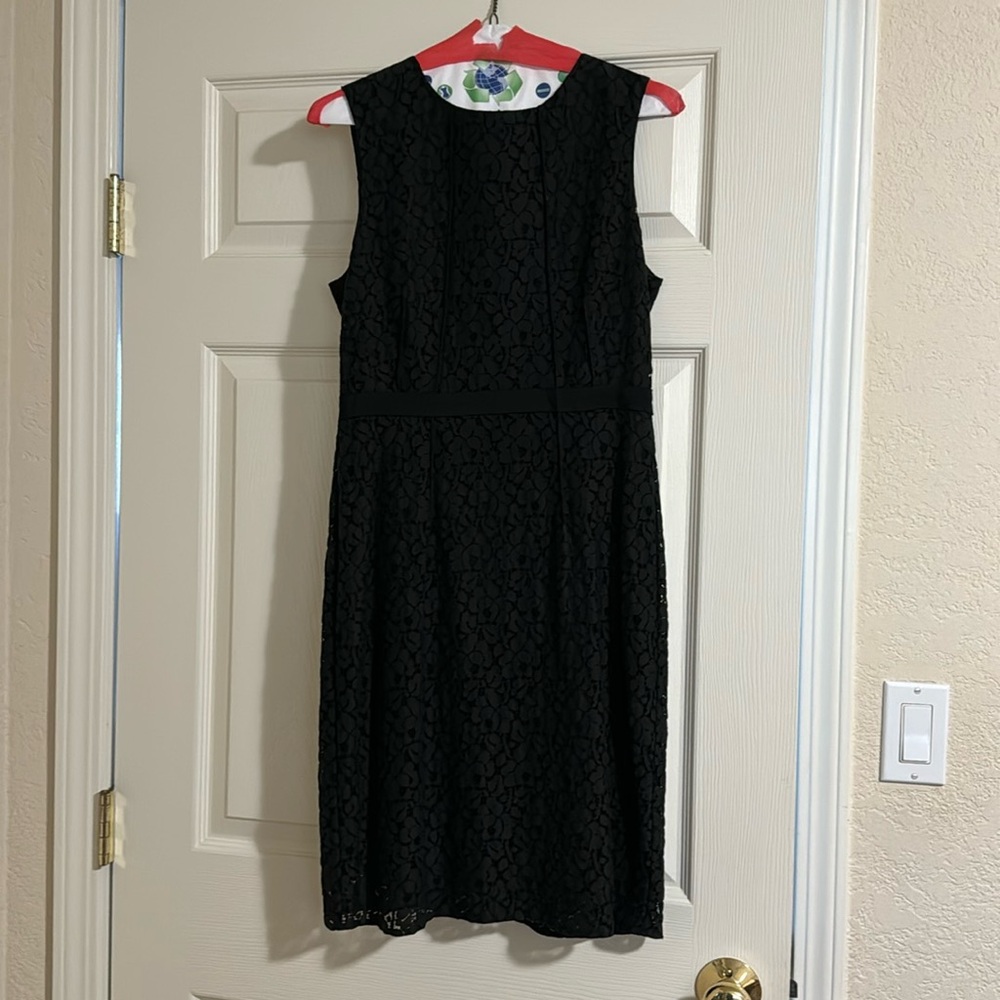 Tahari fully lined Sleeveless black lace dress size 10petite